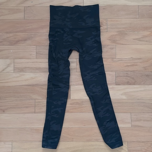 SPANX Pants - Spanx | Dark Gray Camo | Leggings | size S